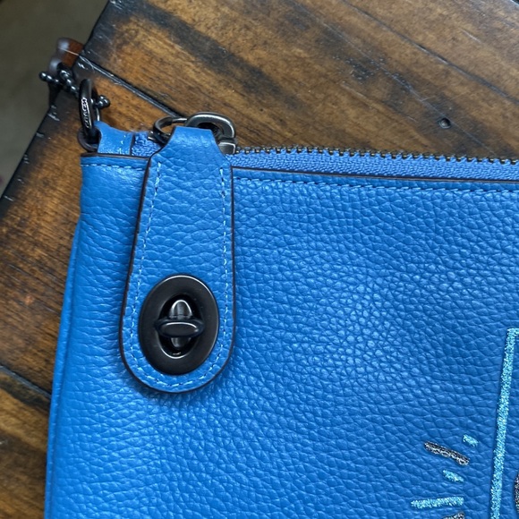 NWT! Coach Keith H Glitter Turnlock XL zip pouch and hang tag accessory - Picture 6 of 8